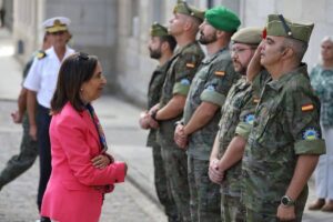 Robles garantiza el apoyo de España a Ucrania "el tiempo que sea necesario": "Estamos orgullosos de su resistencia"