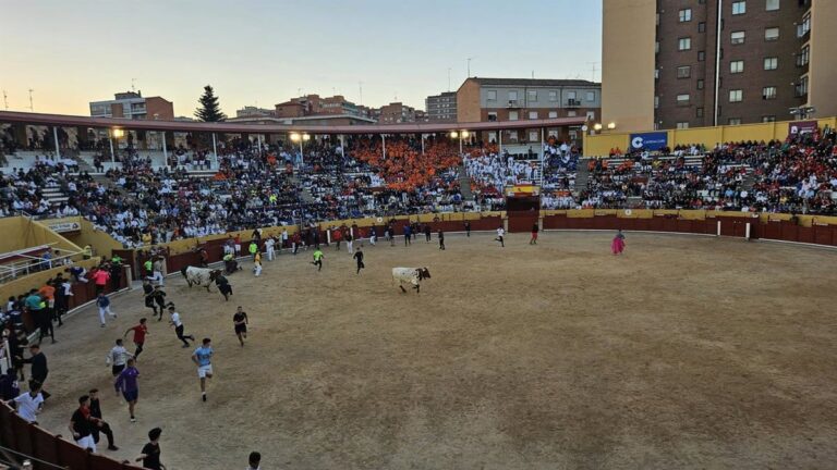 El primer encierro con toros en puntas por el casco Guadalajara concluye sin incidentes y bastante participación