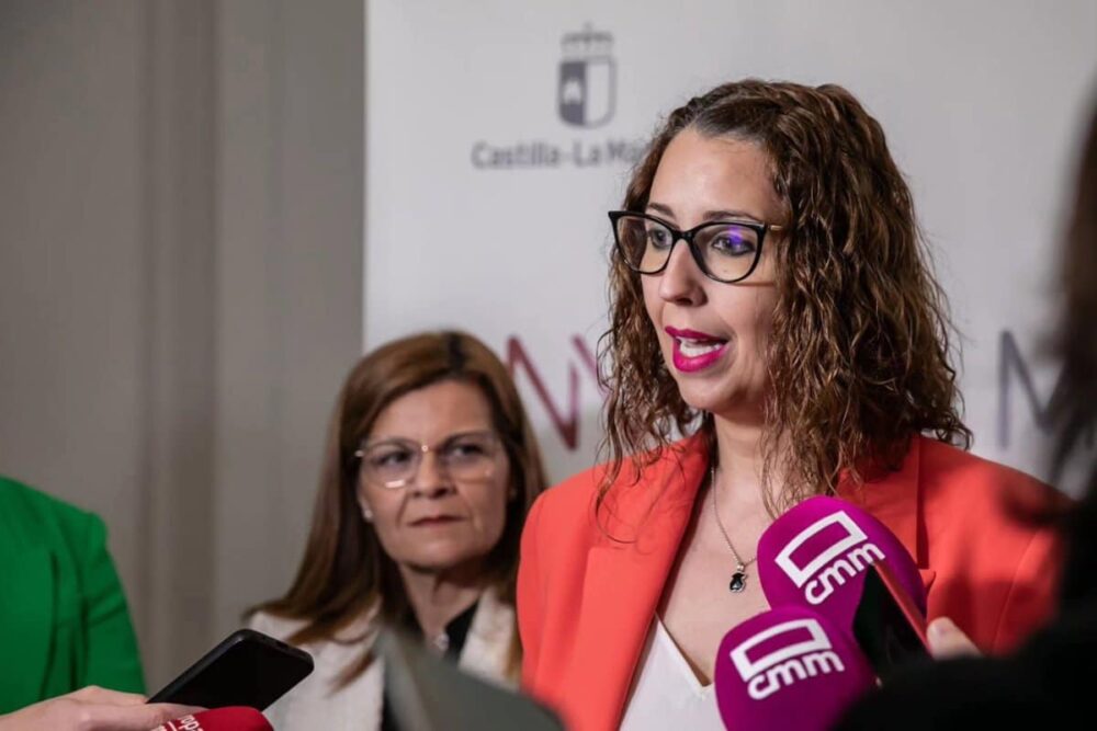 VÍDEO: 250 mujeres en C-LM portan pulseras antimaltrato y Gobierno regional no tiene constancia de que hayan fallado