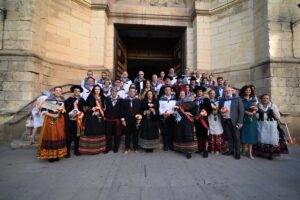 La Ofrenda de Flores vuelve a congregar a miles de personas en una de las citas más especiales de la Feria de Albacete
