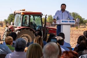 Núñez (PP) aspira a ser "el presidente del campo" y promete un plan de innovación si gana las elecciones en C-LM