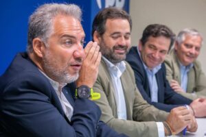 Bendodo augura que la foto de Sánchez con Puigdemont llegará "más pronto que tarde": "Le da igual vender España"