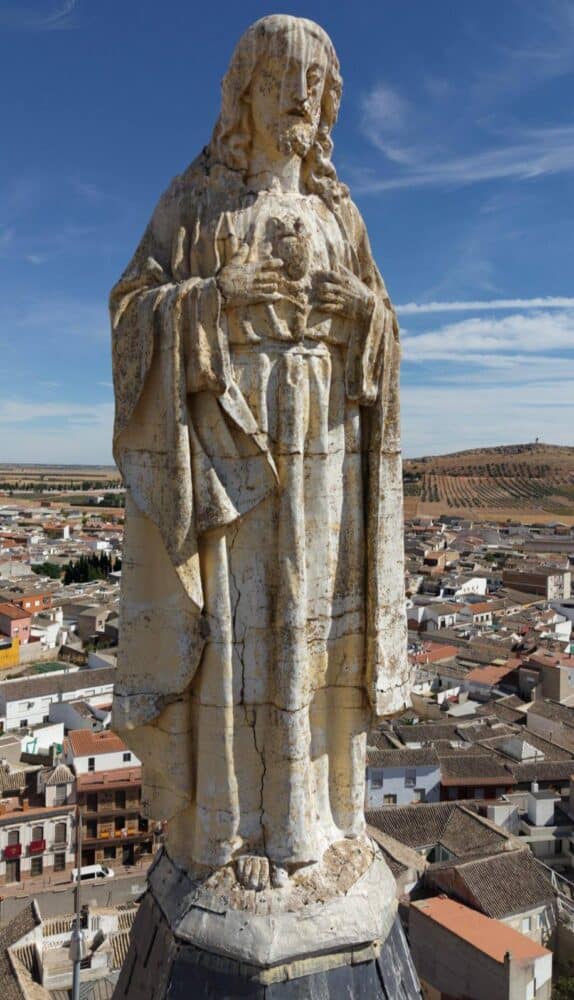 Arrancan las obras de restauración del Sagrado Corazón de Jesús, símbolo espiritual y urbano de Herencia 2