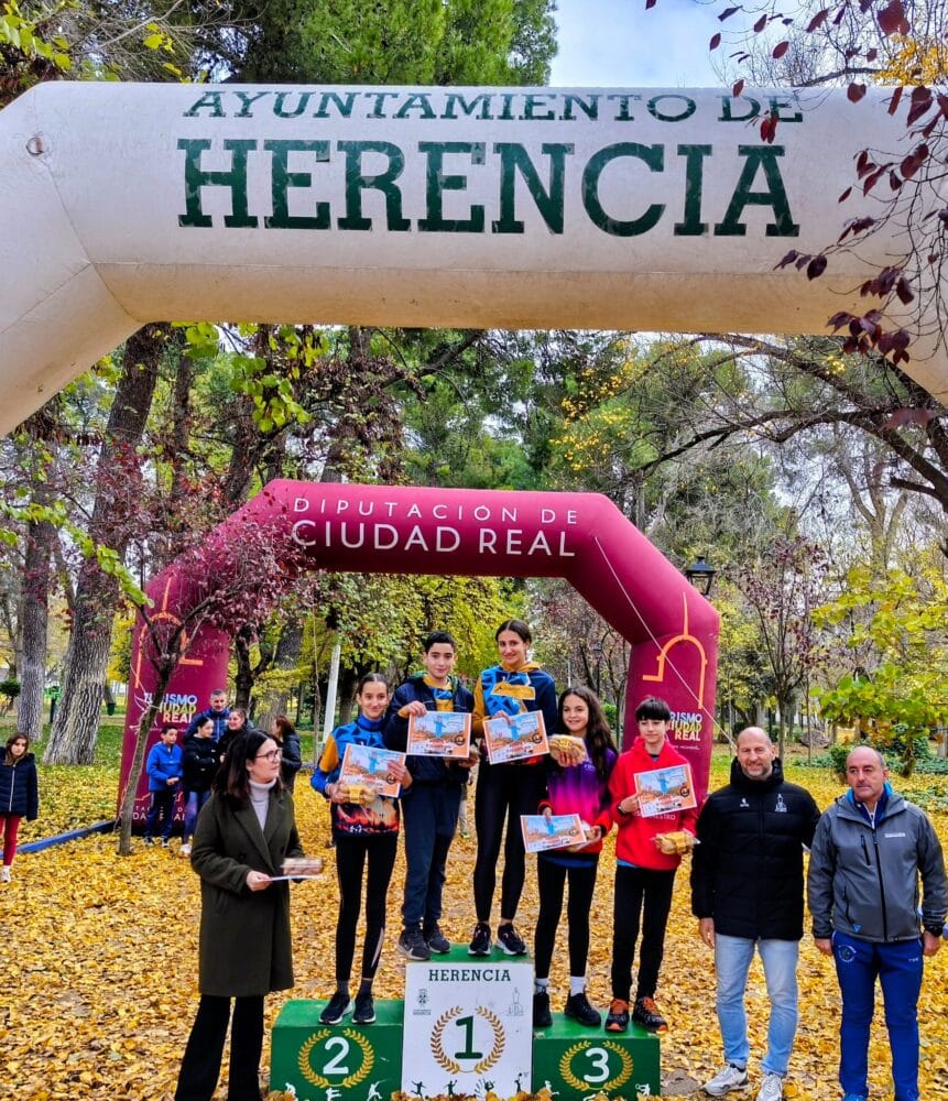 Más de 200 corredores llenan de deporte las calles en la Carrera de Orientación de Herencia 1