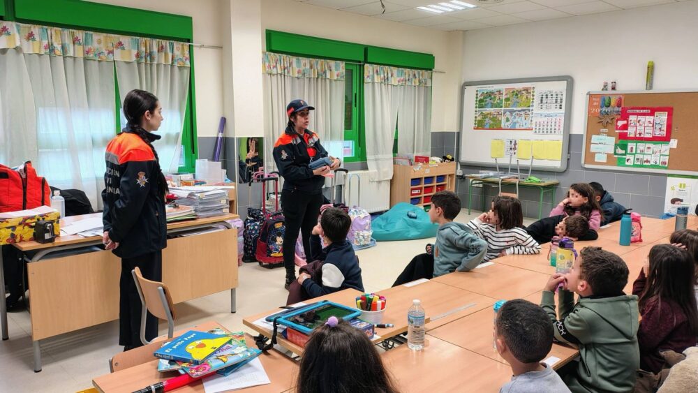 Protección Civil de Herencia acerca la RCP y los primeros auxilios a los escolares de Primaria 1