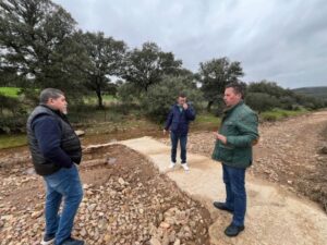 Carlos Villajos Evalúa los Daños Causados por las Borrascas en Horcajo de los Montes Durante su Visita