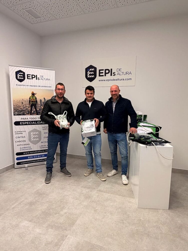 Donación de EPIs de altura para el personal municipal tras el lanzamiento de una nueva tienda online 1