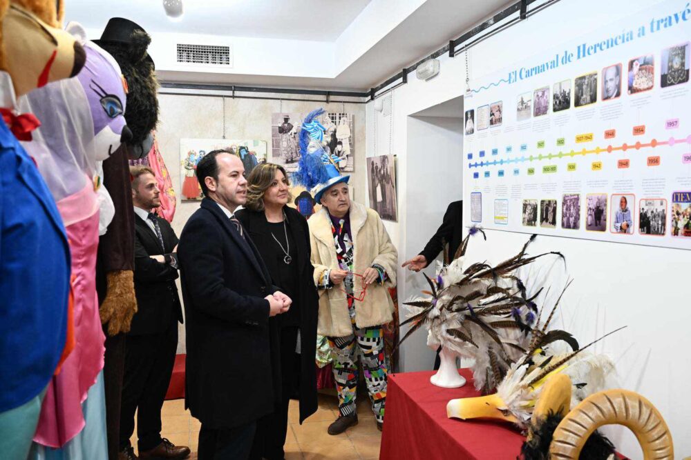 Herencia enciende el Carnaval con un pregón de Jorge González y un Palacio renovado a rebosar 3