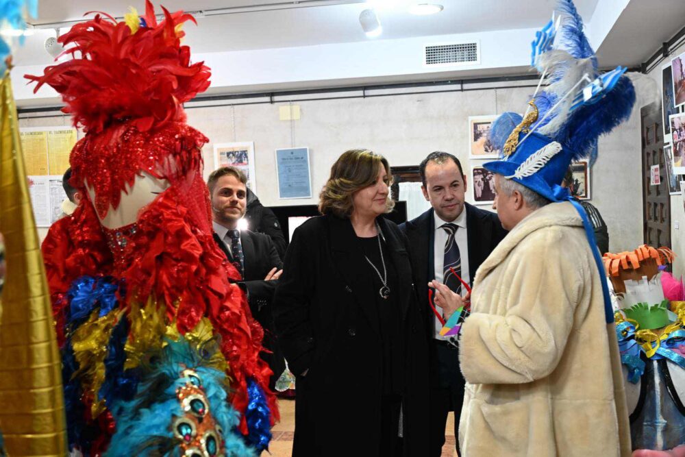 Herencia enciende el Carnaval con un pregón de Jorge González y un Palacio renovado a rebosar 4