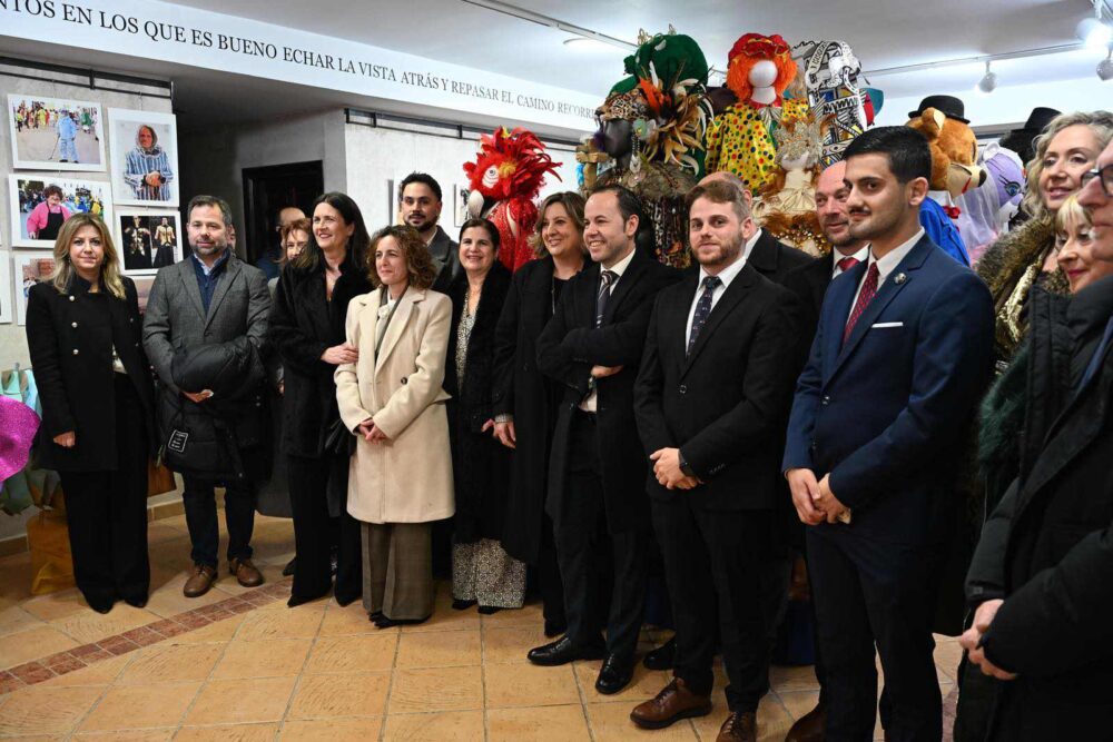 Herencia enciende el Carnaval con un pregón de Jorge González y un Palacio renovado a rebosar 17