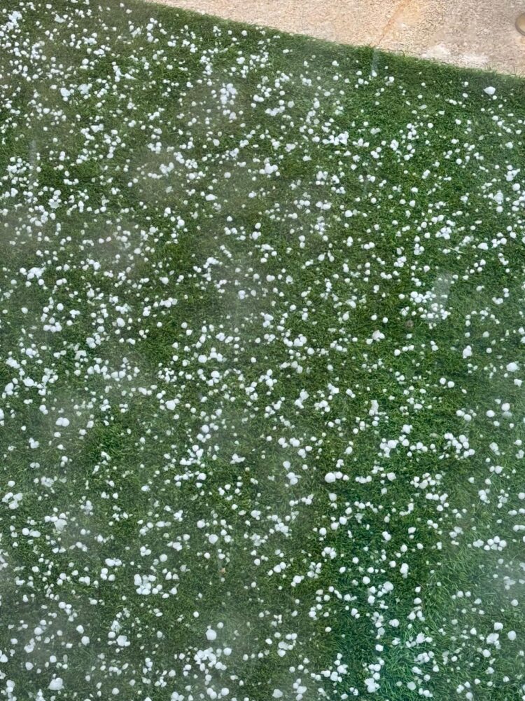 Una fuerte tormenta deja granizo y hasta 50 litros en Herencia 2