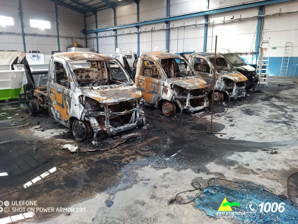 Un incendio en una nave de Herencia afecta a cuatro vehículos 1