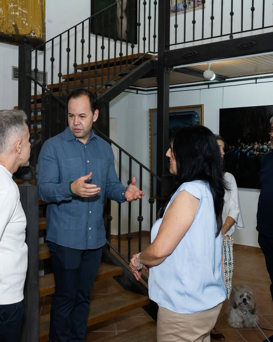 Público en la inauguración del certamen de pintura de Herencia