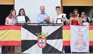 Pareja abre sus fiestas homenajeando a quienes protegen sus montes