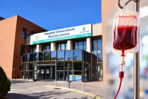 Cartel del llamamiento urgente a donar sangre en el Hospital General Mancha Centro de Alcázar de San Juan